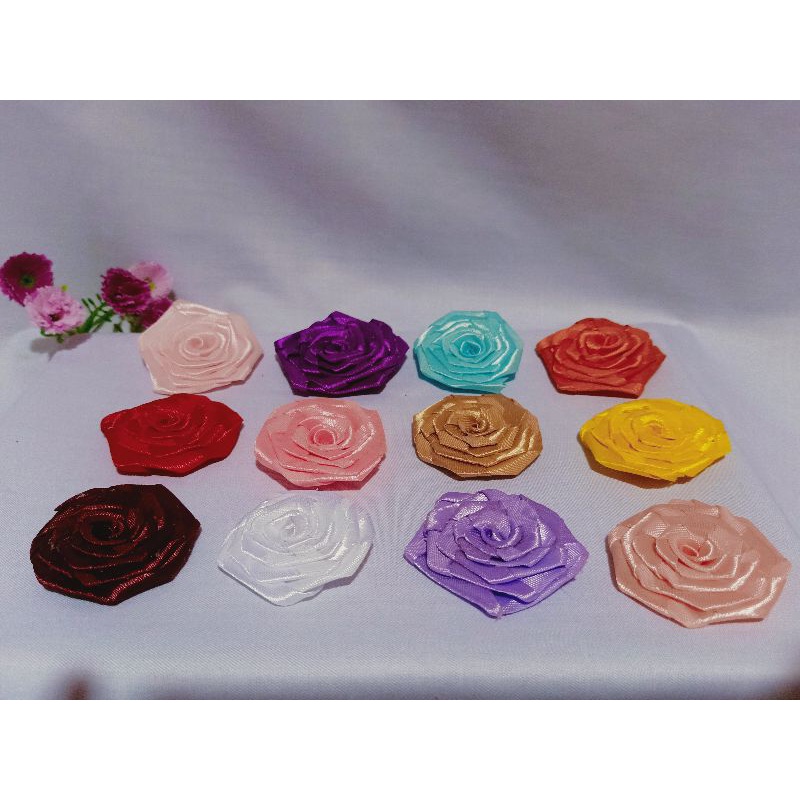 

aplikasi bunga mawar pita satin