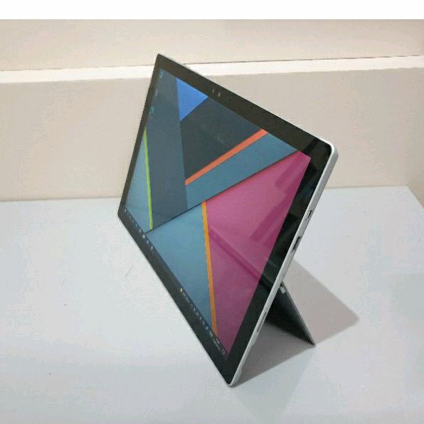 Microsoft Surface Pro 4 2in1 Touch Tablet Core i5  Ram 4GB SSD 128GB 12-Inch QHD  Pixel Sense