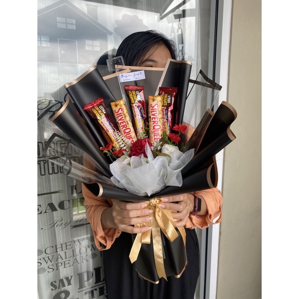 Buket Bunga artificial dan Snack hadiah Wisuda/Ulang tahun/anniversarry/Kelulusan Murah Ready stok &amp; Custom