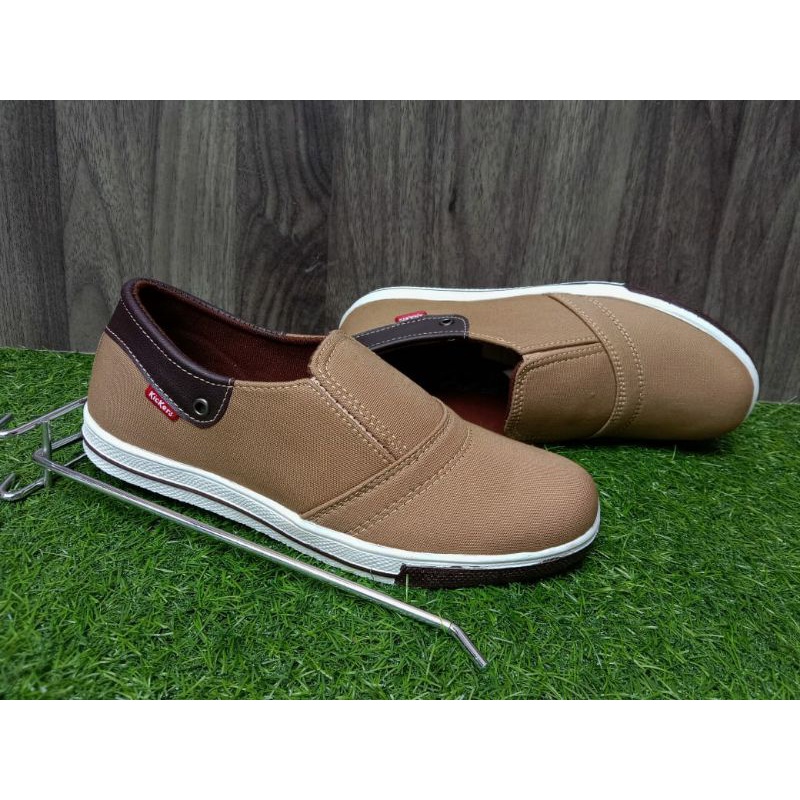 Sepatu Slip on Casual SUEDE