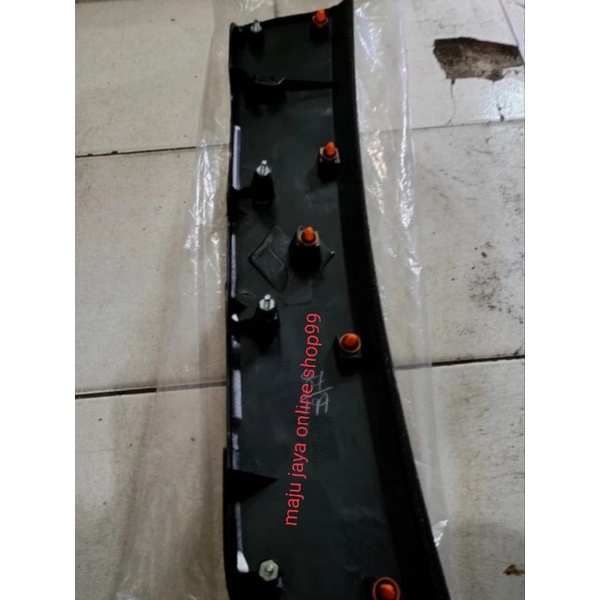 GARNISH HANDEL PINTU BAGASI SPLASH ASLI