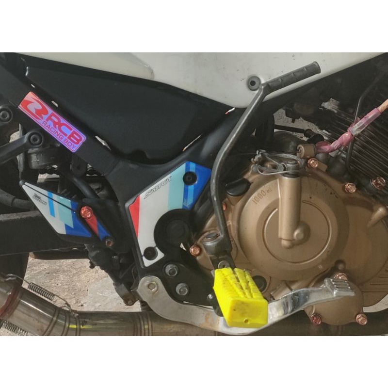 Stiker Timbul FOOTSTEP Satria Fu & Stiker Blok Mesin Satria Fu Barong EXSTAR & Carbon (1 Set)