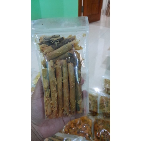 

pisang aroma 100 gram, soes coklat lumer , keripik singkong ori dan pedas , jamur cryspi ori dan pedas