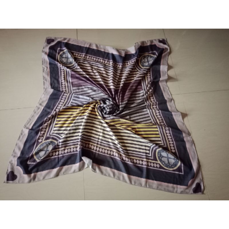 denay deenay hijab segiempat segi empat scarf bekas second pl preloved