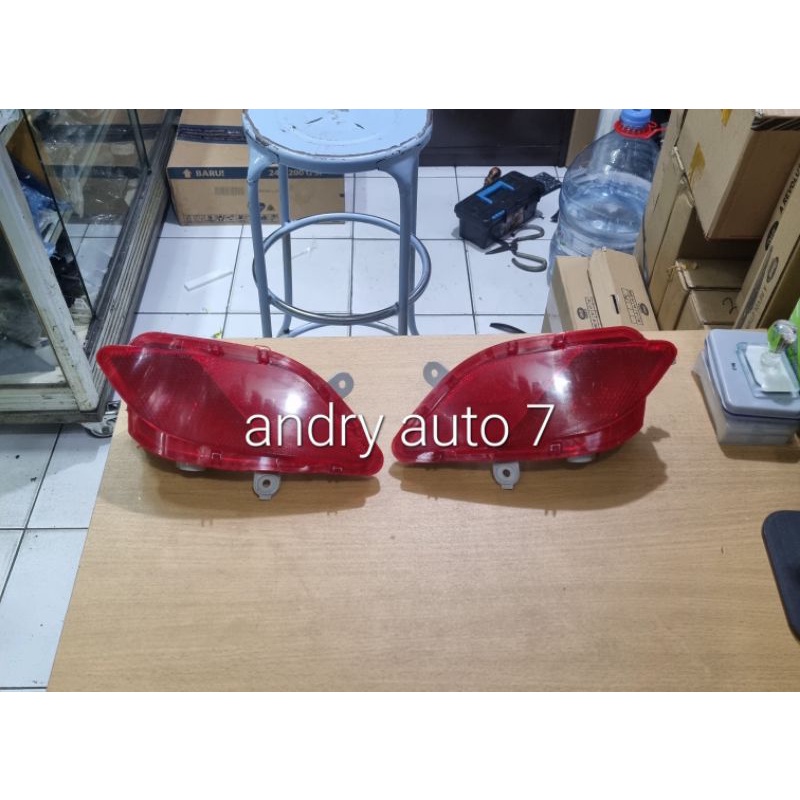 Reflektor mata kucing bemper belakang yaris 2019 2020 2021 2022