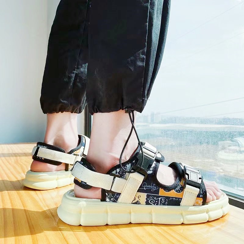 【2022 STYLE TERBARU】Sendal Pria - Sendal Gunung Pria Original - PRIA-WANITA-Tali Belakang Yang BiSa DilepaS - Sol Karet Anti Slip-Bergaya Modern -Sendal gunung -Kualitas Tinggi