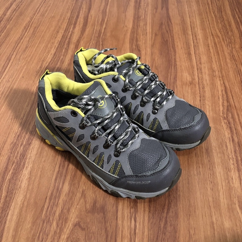 Sepatu Outdour Pro world cup UK 39