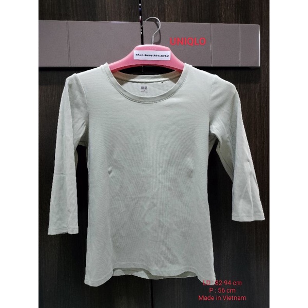 PRELOVED T-SHIRT UNIQLO/ Kaos wanita Uniqlo