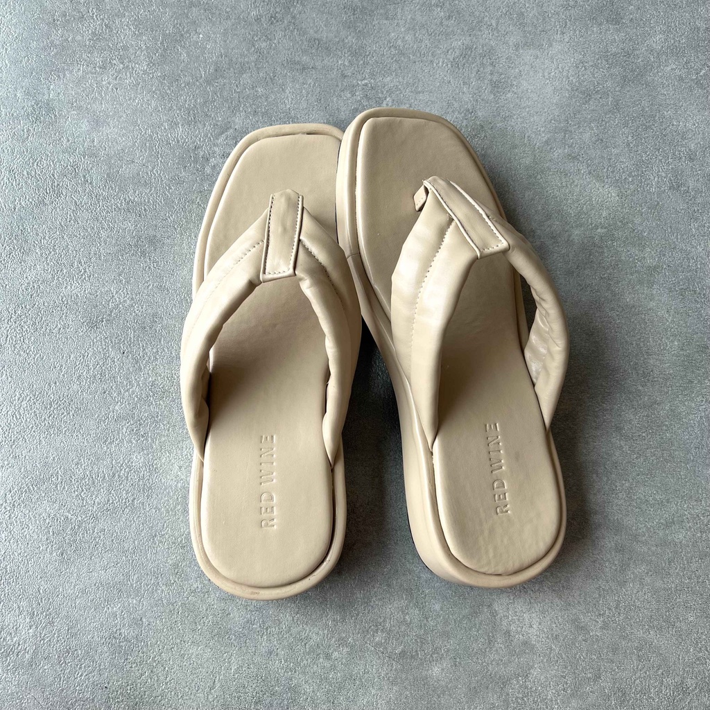 Red Wine HNR046 SARAH Sandal Flat Wanita