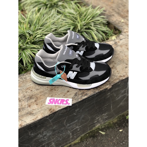 New Balance 992 Black Grey
