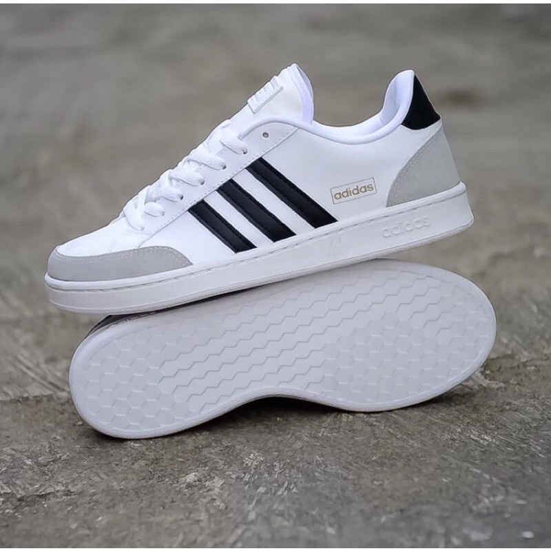 Adidas grand court SE (white list black)
