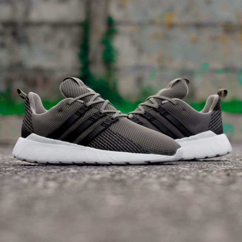 Adidas Questar Flow &quot;Dark Green&quot;