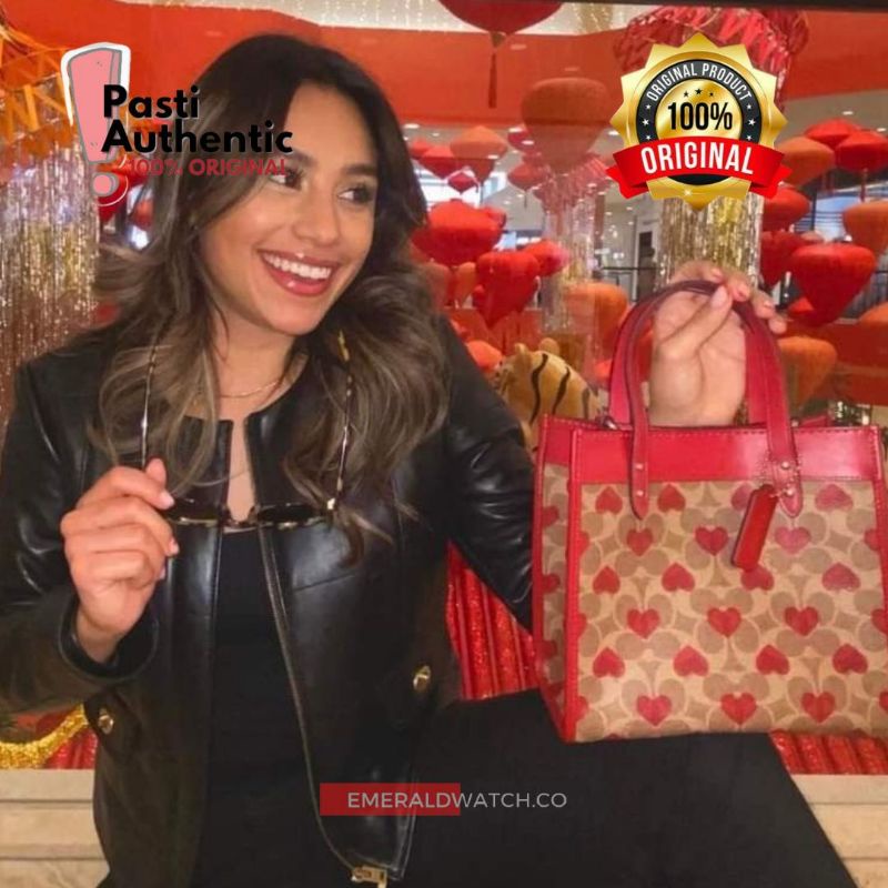 Coach Field 22 Tote Bag Heart Print