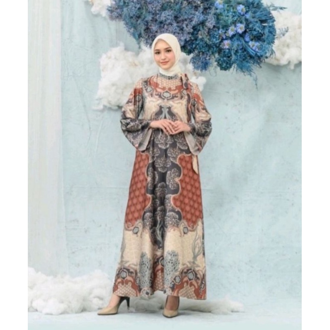 New Clarissa dress wearing  klamby in color sunbaked size L