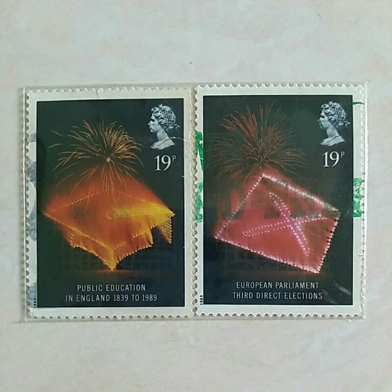 

(AB) Perangko Inggris Britania Raya Cultural Anniversaries 1989 - Mortar Board, Cross on Ballot-paper Set 2pcs Used