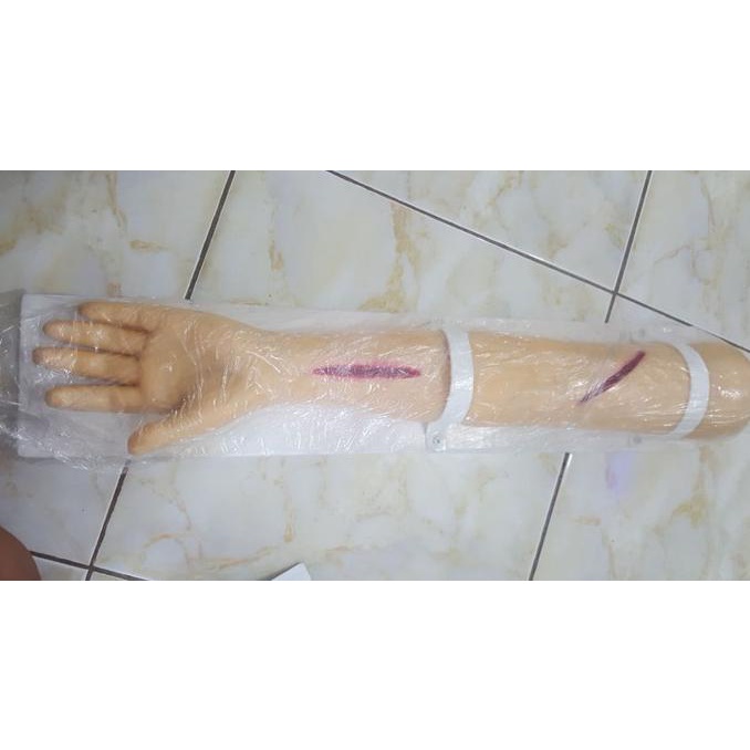 Phantom Boneka Manekin Alat Peraga Kesehatan Lengan Luka Jahit