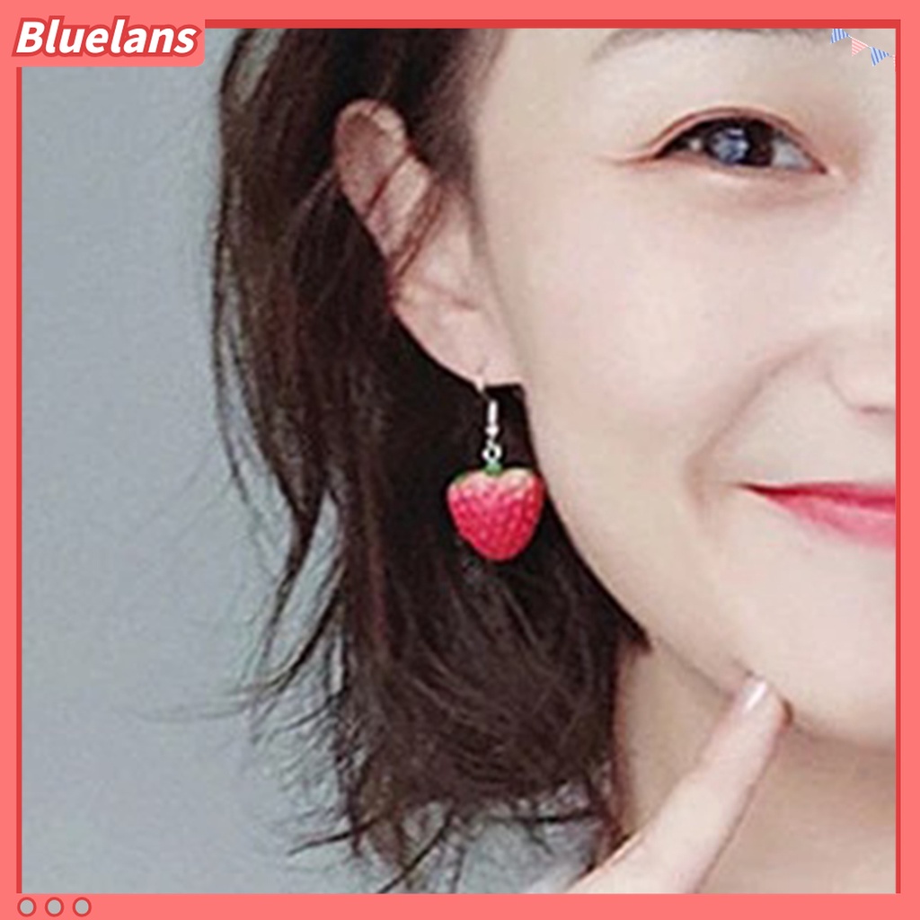 1 Pasang Anting Kait Menjuntai Desain Buah Strawberry Warna Merah