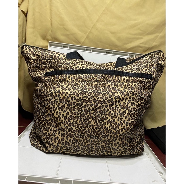 totebag lesportsac motif leopard