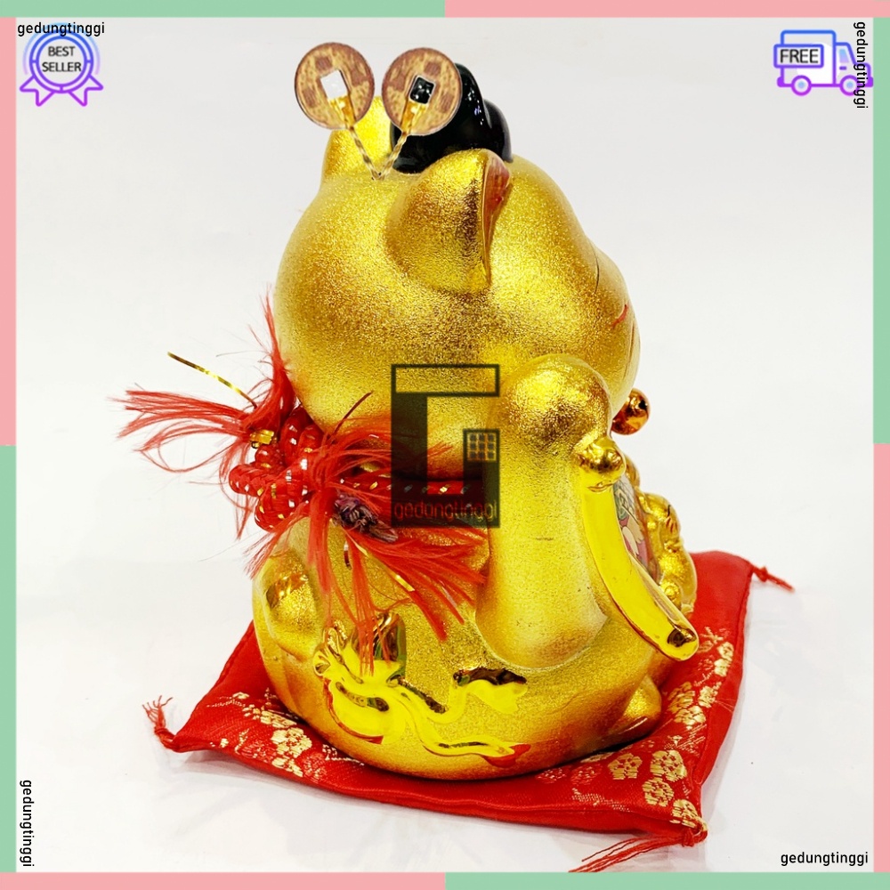 Patung Pajangan Boneka Hiasan Dekorasi Kucing Panggil Memanggil Rejeki Hoki Fengshui Maneki Neko Maneko Neki Keberuntungan Lucky Cat Jepang Cina China Keramik Ceramic Gold Emas Baterai Batrai Batre Batrei Baterry Batery Listrik Tangan Gerak Goyang Jumbo