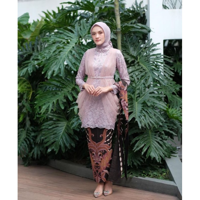 SET COUPLE BATIK - Kebaya Batik Couple HALE ROSE Kebaya Brokat Tille Mutiara Mix Payet Premium Rok Span Pinggang Karet Allsize Kemeja Pria Lengan Panjang Katun Premium Ukuran M,L,XL Kebaya Wisuda Modern Kebaya Couple Dan Lamaran Terbaru