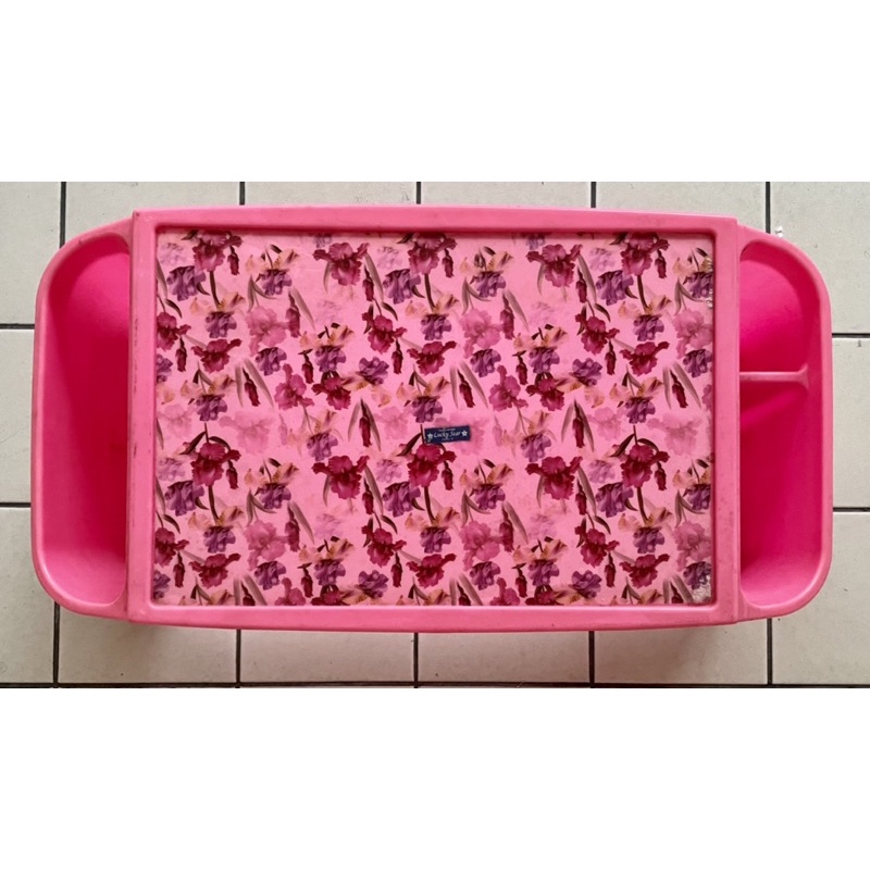 PRELOVED Meja Pendek Kecil Plastik Motif Bunga Lucky Star