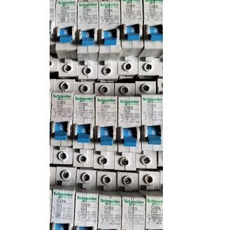 Menarik MCB schneider PLN 2A 4Abekas