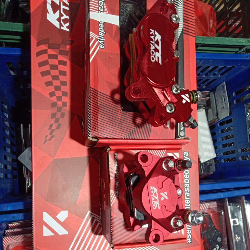 kaliper ktc kytaco set depan belakang universal  buat rubahan ada black gold red utk depannya 4p besar dan Belakang 2p besar Original by ktc kytaco