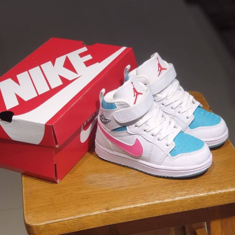 sepatu anak perempuan sepatu jordan anak perempuan sepatu anak jordan blue light sudah termasuk box &amp; bonus kaus kaki .
