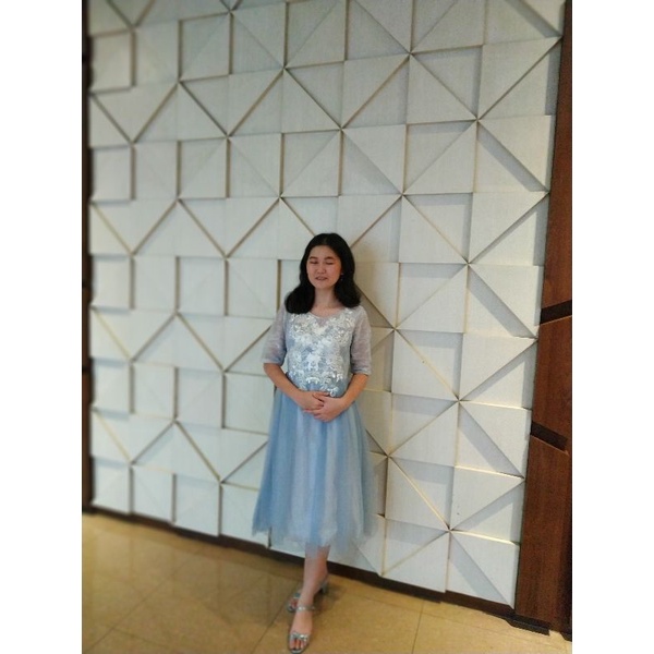 Gaun midi warna frozen