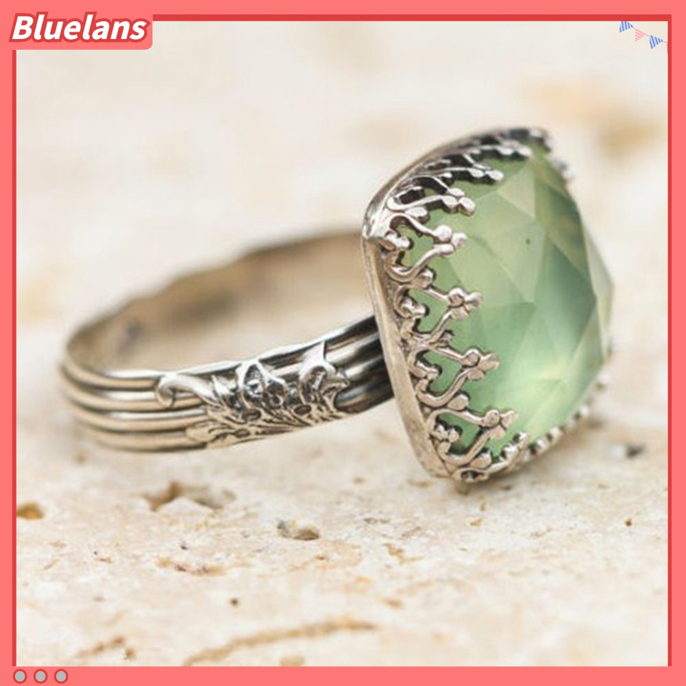 Cincin Jari Bentuk Persegi Panjang Aksen Batu Permata Zamrud Imitasi Gaya Vintage Untuk Wanita