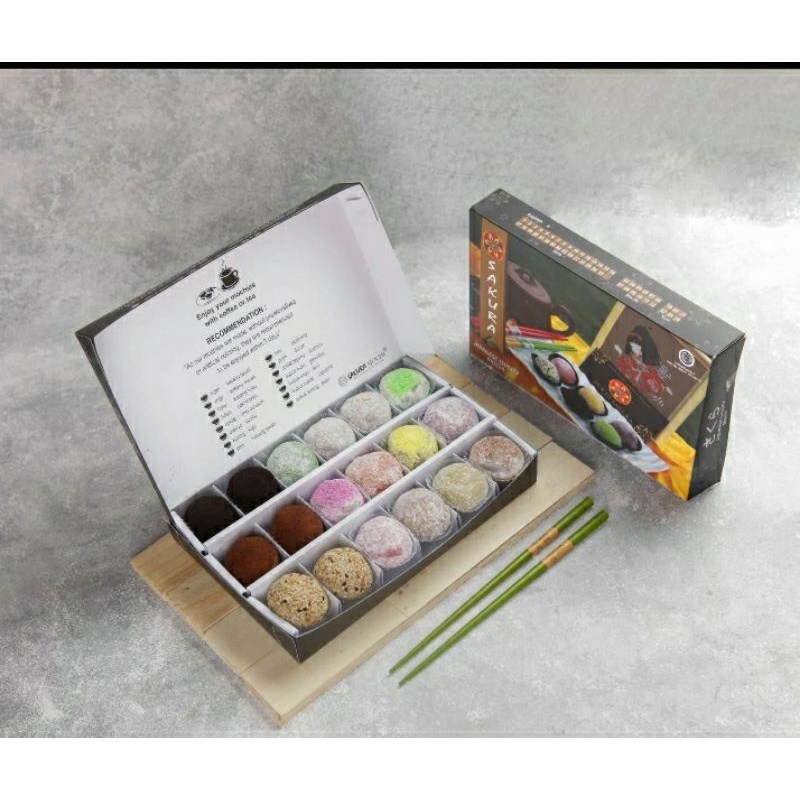 

MOACI/MOCI/JAPANESE SAKURA MOCHI Big Box isi 18 BISA PILIH RASA Oleh-oleh Jogja