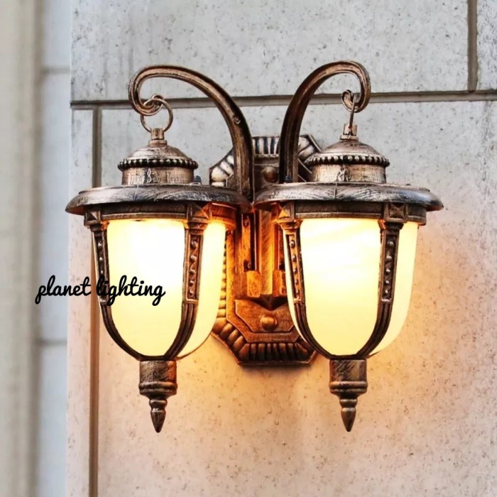 Lampu dinding outdoor/Lampu klasik cabang 2 seri 1031 2/S - Gold