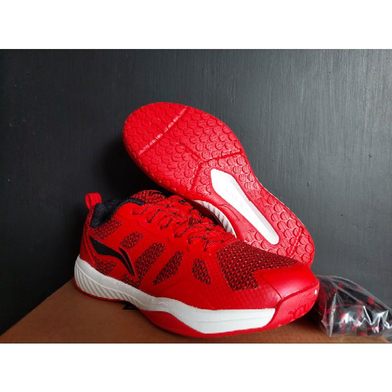 sepatu lining ULTRA MAX