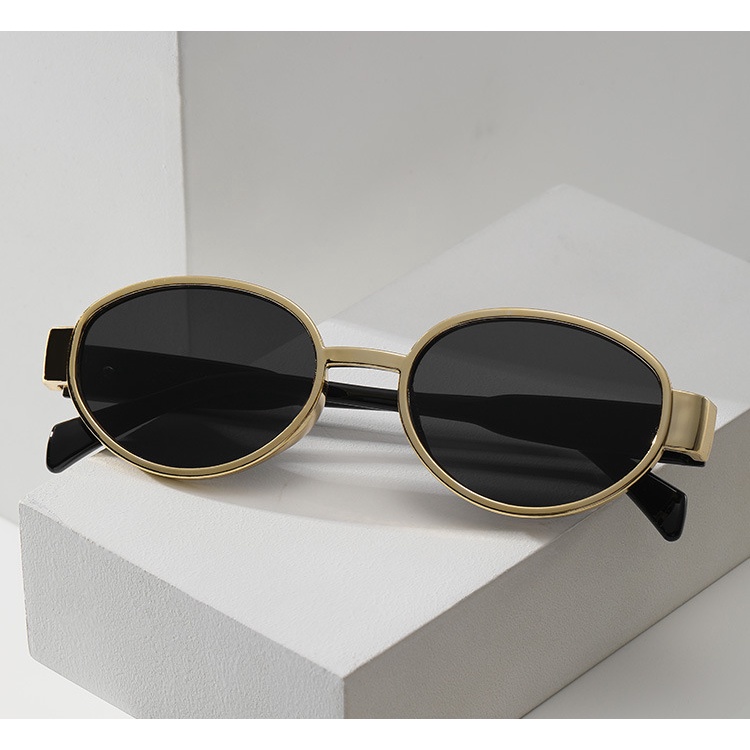 Kacamata Hitam Pelindung UV Bentuk Oval Gaya Vintage Untuk Wanita