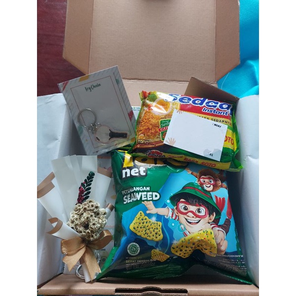 

FANKIT SNACK BOX / HAMPERS