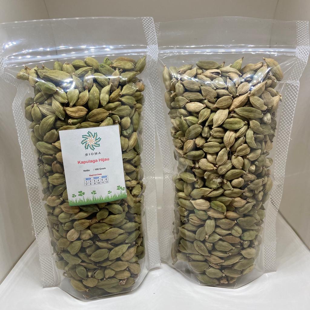

Kapulaga Hijau India Tanpa Pengawet Repack dari Green Cardamom merek Emperor Akbar sebagai Pelengkap Bahan Masakan dan Obat Herbal Alami Kemasan Standing Pouch & Ziplock berat 100 Gram