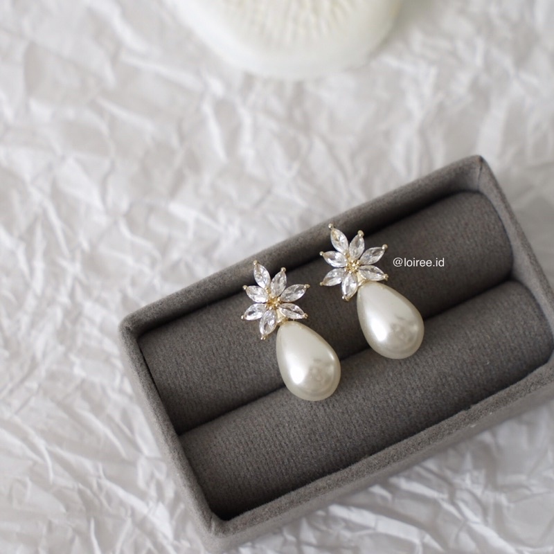 FIONA | Wedding Collection - Zirconia Flower Pearl Stud Bridal Earrings - Anting Wanita