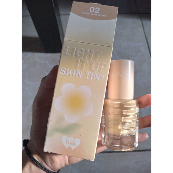 BNB LIGHT IT UP SKIN TINT [PRELOVED]