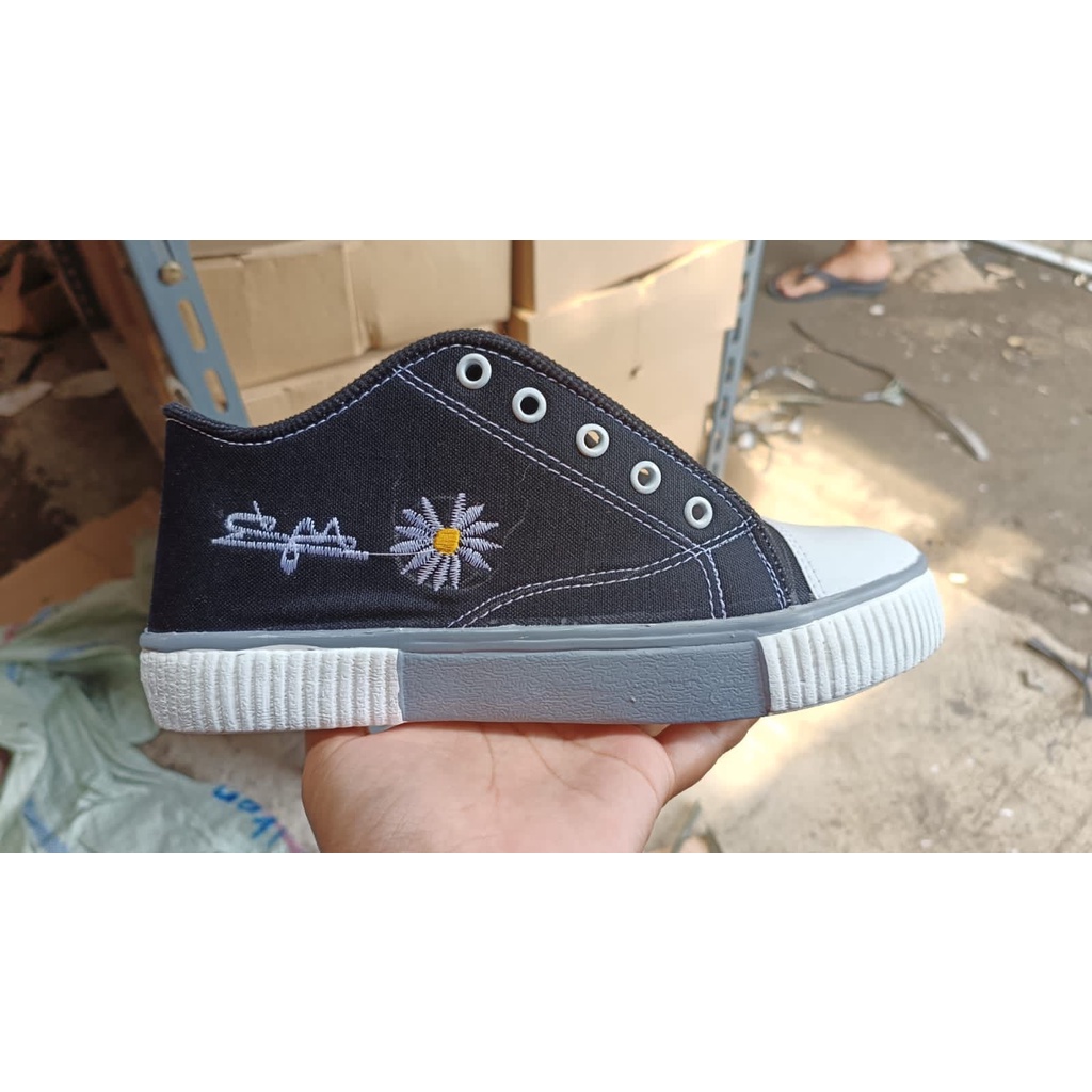 SEPATU SNEAKERS BUNGA MATAHARI TTD07