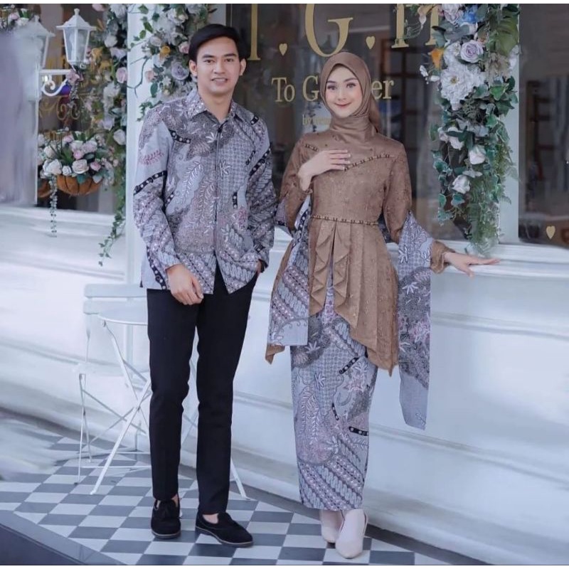 LAVEYA COUPLE COWO BATIK SETELAN KEBAYA CEWE SETELAN KEBAYA BAJU SARIMBITAN TUNANGAN BAJU WISUDA TERBARU BAJU TRADISIONAL JAWA COUPLE LEBARAN TERBARU KOPEL COWO CEWE BAJU COUPLE KONDANGAN TERBARU WARNA LILAC