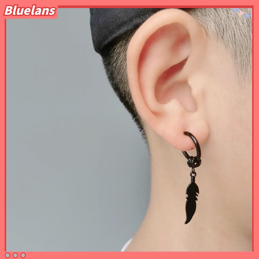 1 Pasang Anting Bentuk Bulu Bahan Stainless Warna Solid Untuk Unisex