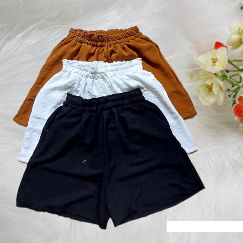 AIRFLOW HOT PANTS / LAURA PANTS CRINKLE /CELANA PENDEK WANITA