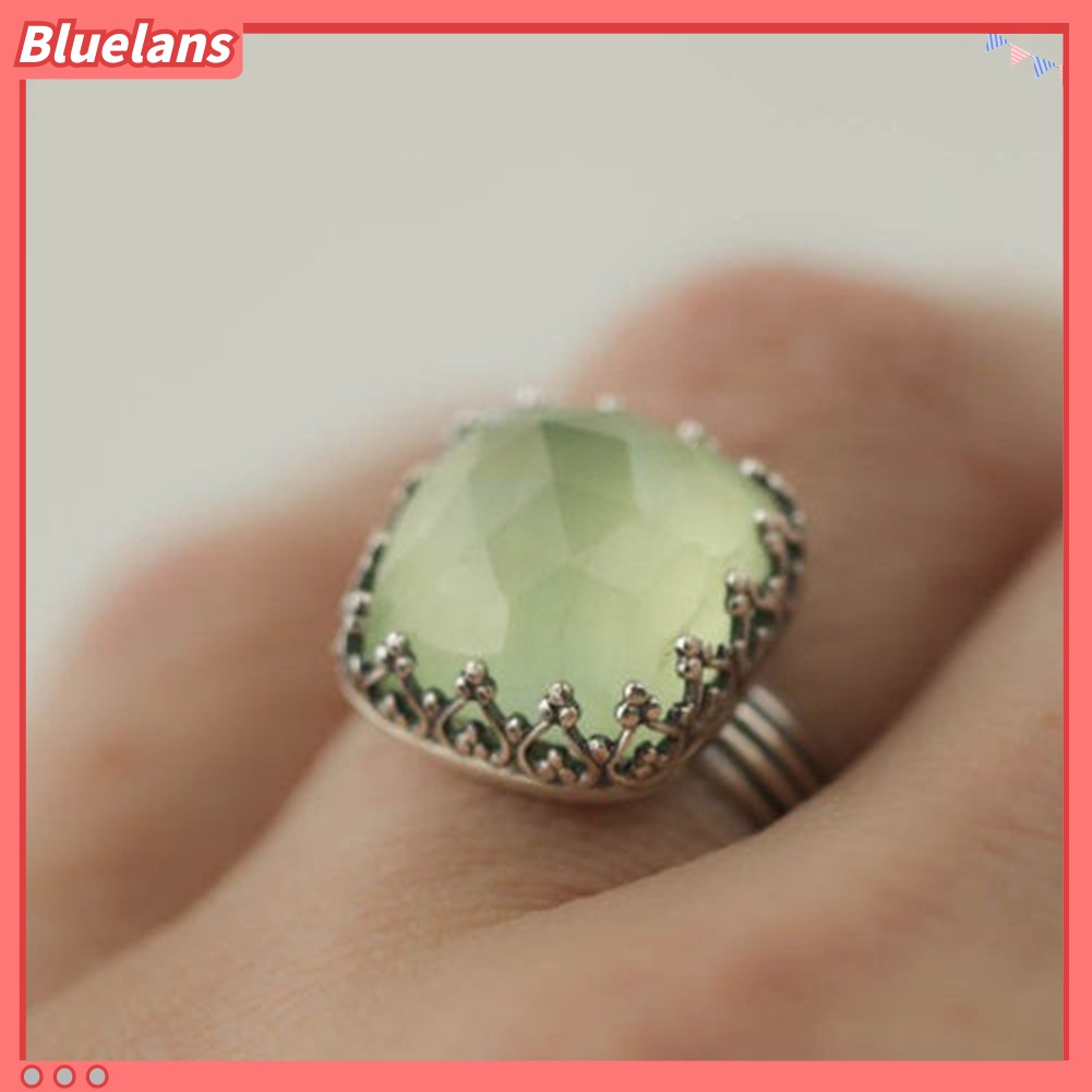 Cincin Jari Bentuk Persegi Panjang Aksen Batu Permata Zamrud Imitasi Gaya Vintage Untuk Wanita