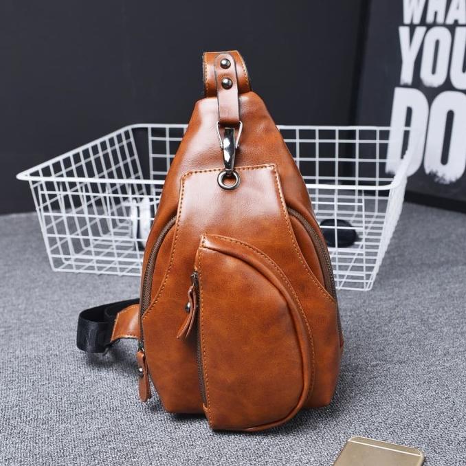 Tas Selempang Kulit Pria Adjustable Strap Coklat Muda