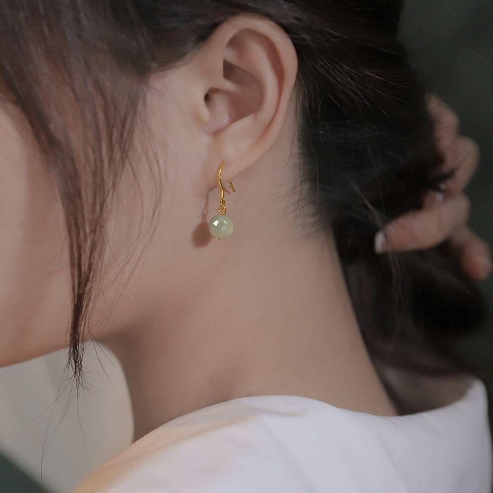 SKJK   Manik-Manik Giok Eardrops Trendi Vintage Wanita Perhiasan Desain Rasa Temperamen Feminin Anting Pejantan