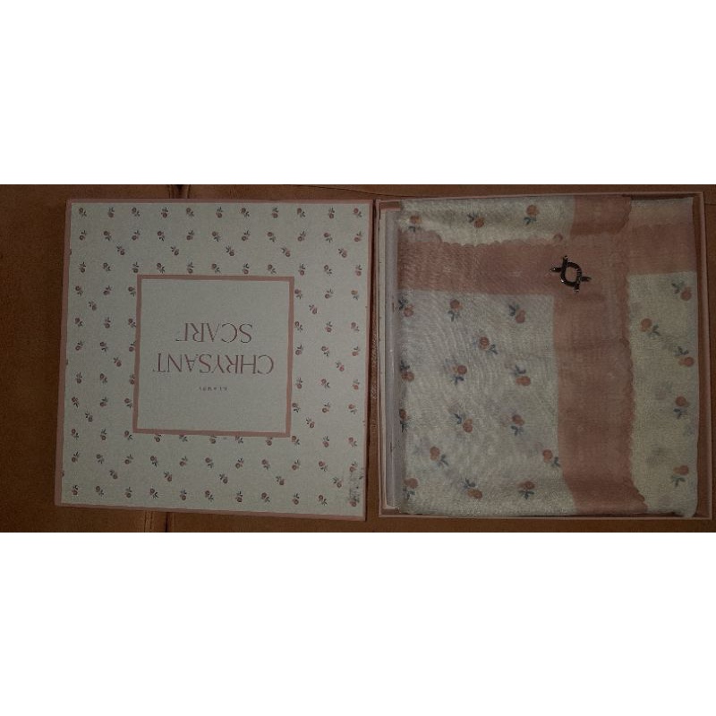 Chrysant Scarf Wearing Klamby New