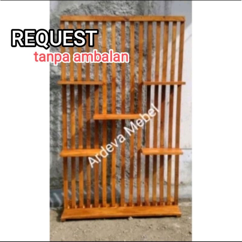 PARTISI RUANG TAMU KELUARGA DAPUR DARI KAYU PENYEKAT TANPA RAK AMBALAN
