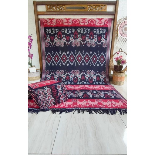 KAIN TENUN MOTIF HEWAN MERAH HITAM TERLARIS