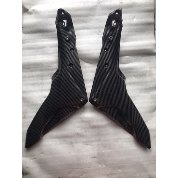 Sambungan cover body Cowl L R side body tengah Honda CB 150 R old lama asli original. carbon
