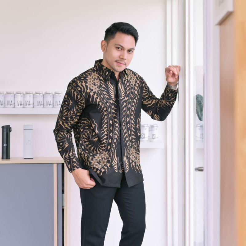 BAJU BATIK PRIA LENGAN PANJANG KEMEJA KERJA BATIK KANTOR BATIK PUTRA INDONESIA MOTIF KERATONAN SIZE M L XL XXL Kode 002